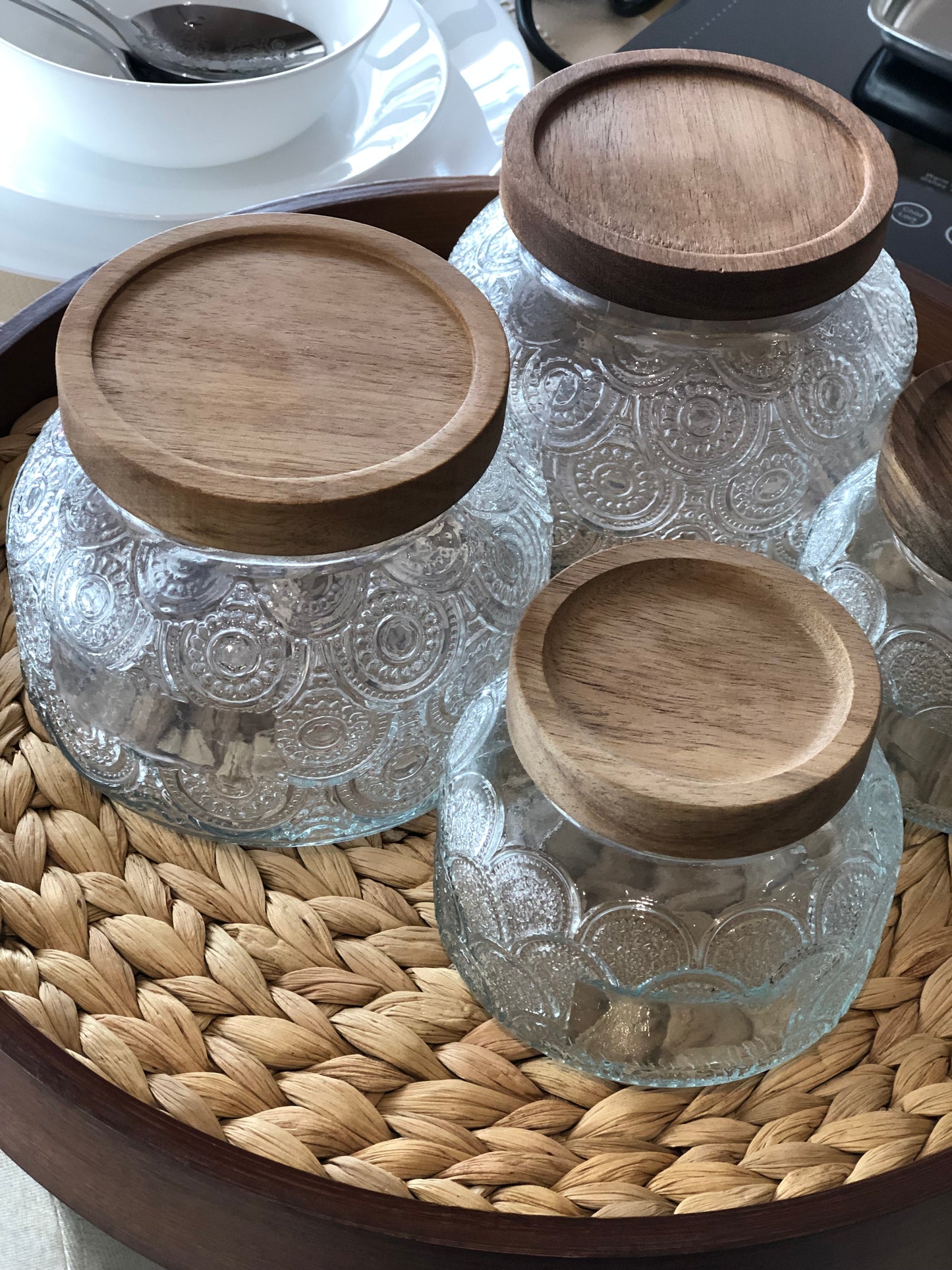 KÜTILAPAM Wide jar with lid, embossed glass/ acacia wood