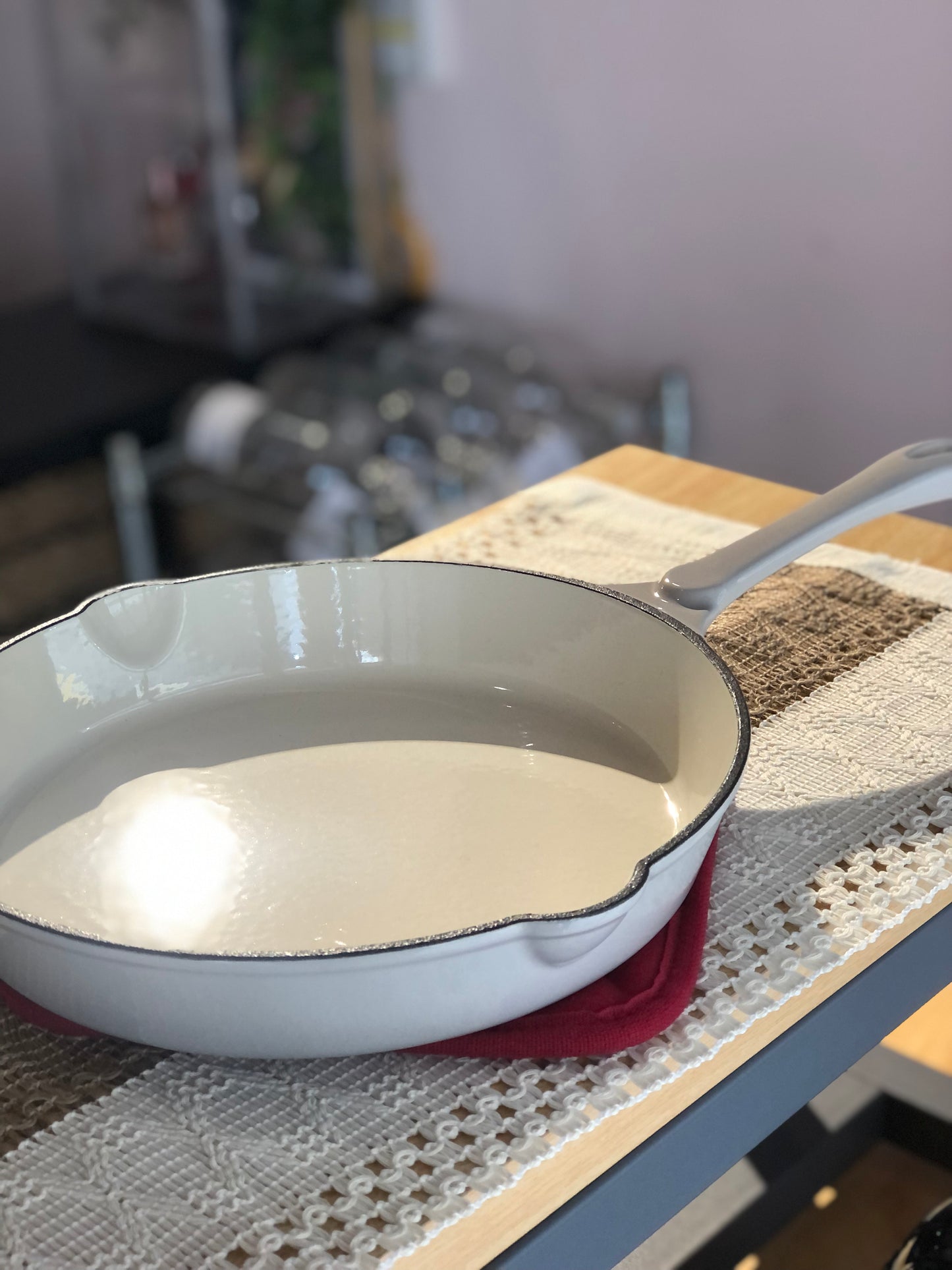 SRÍMUKÄ Cast Iron Enamel pot