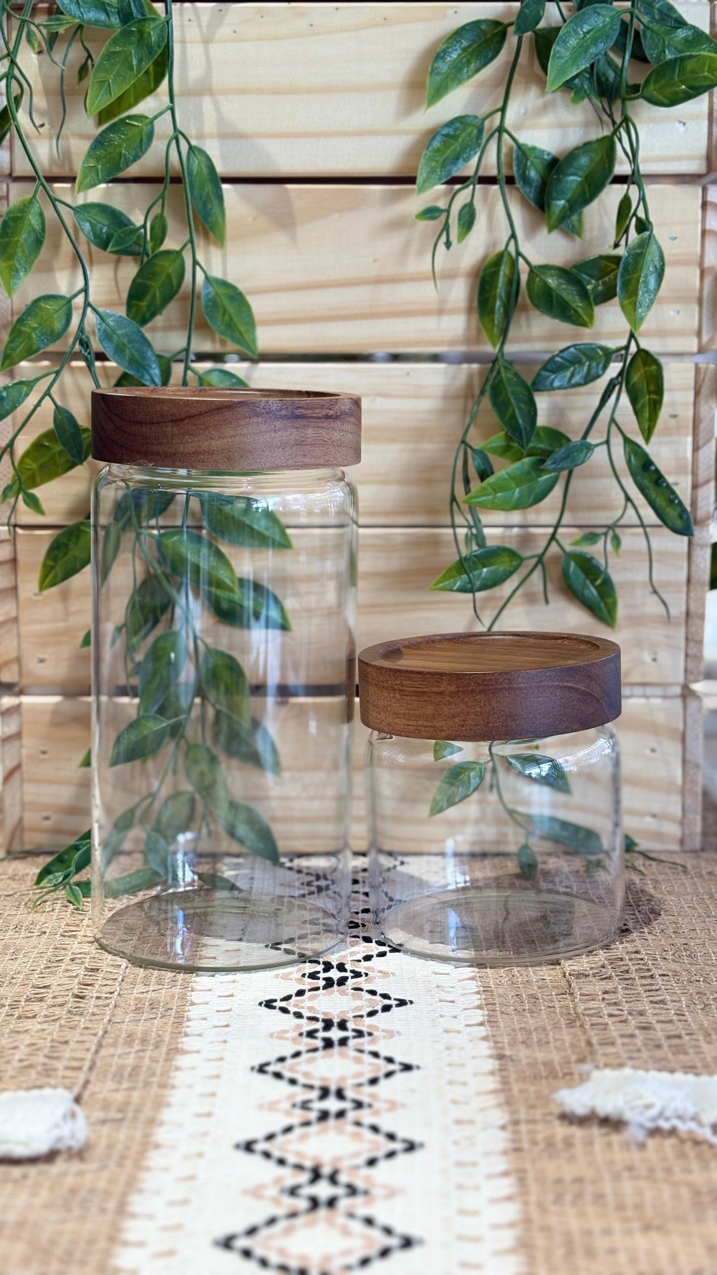 KUTILAPAM Screw Borosilicate Jar w/lid glass/acacia wood