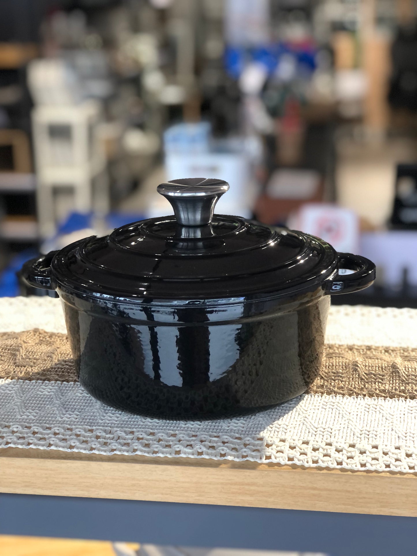 SRÍMUKÄ Cast Iron Enamel pot