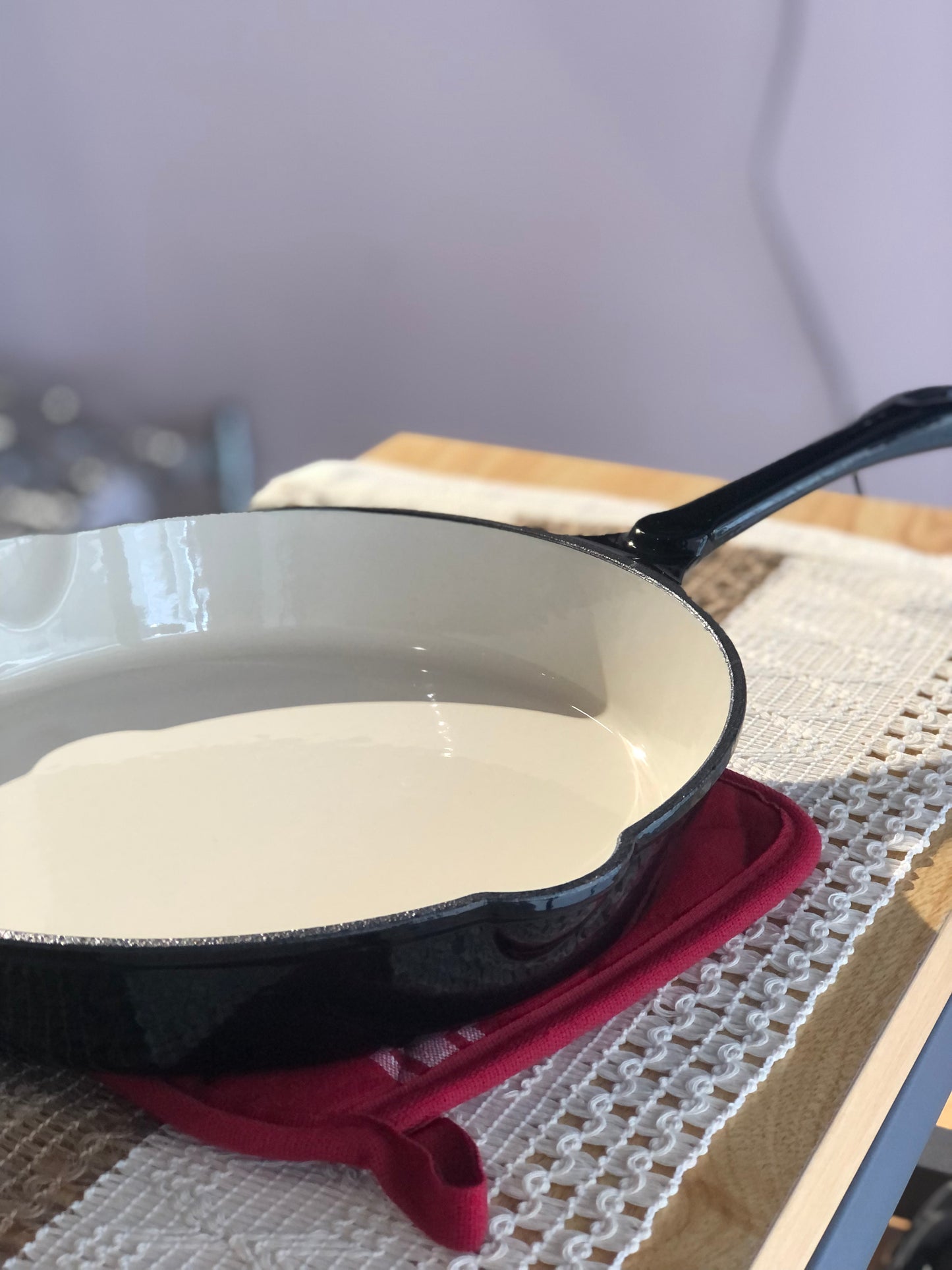 SRÍMUKÄ Cast Iron Enamel pot