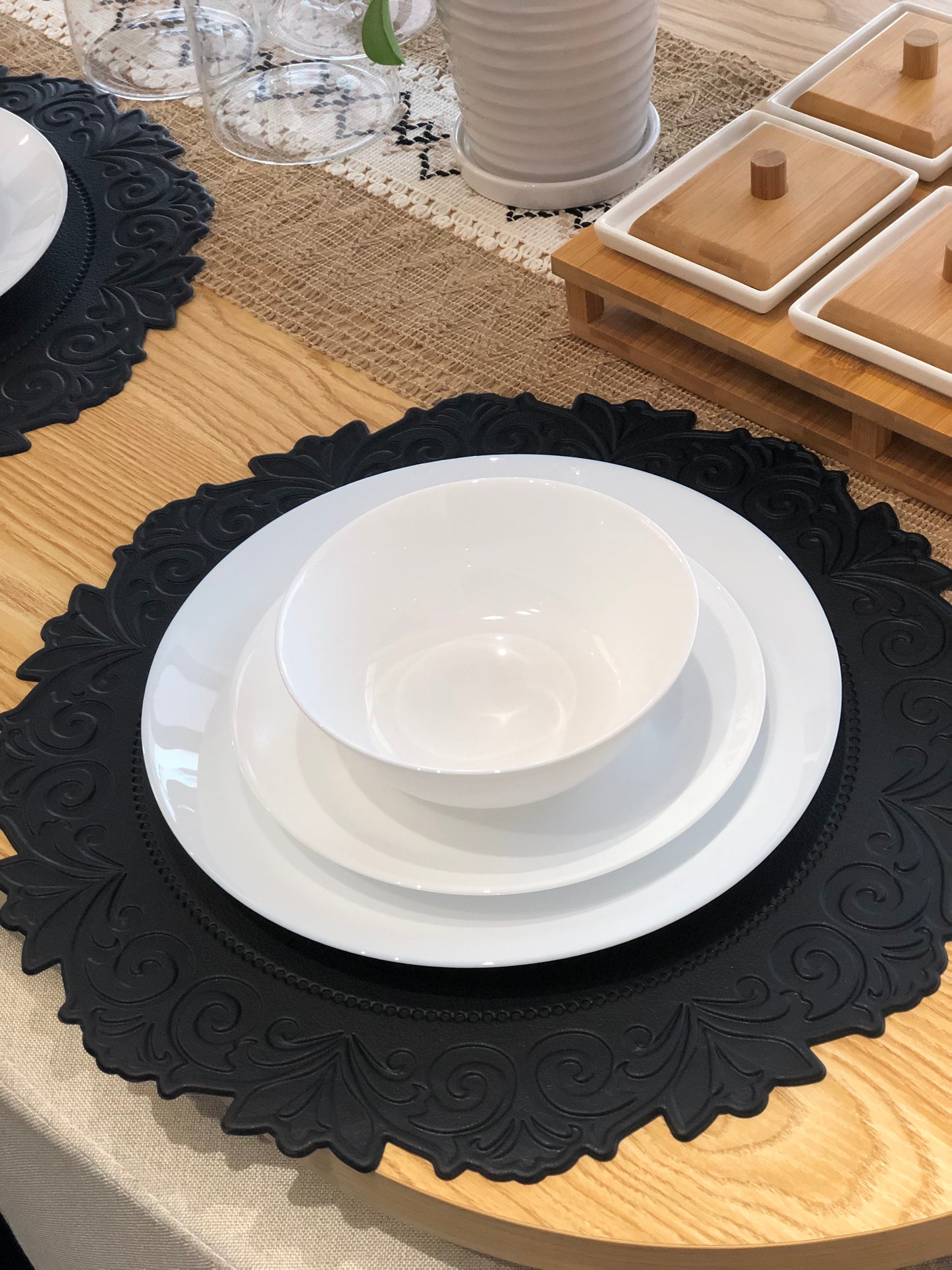 PŪLUT Placemat, 38cm, set of 4, embossed lace