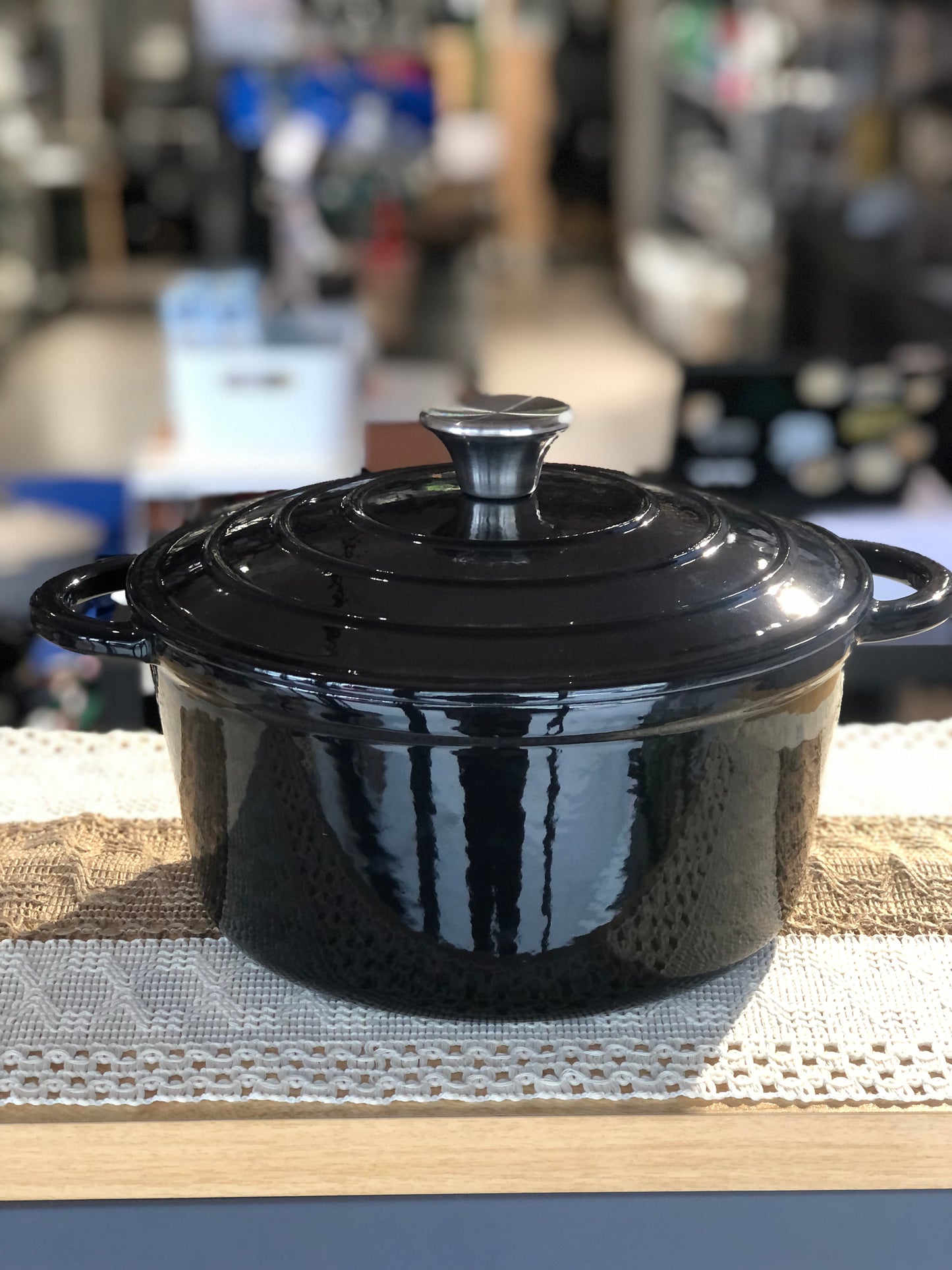 SRÍMUKÄ Cast Iron Enamel pot