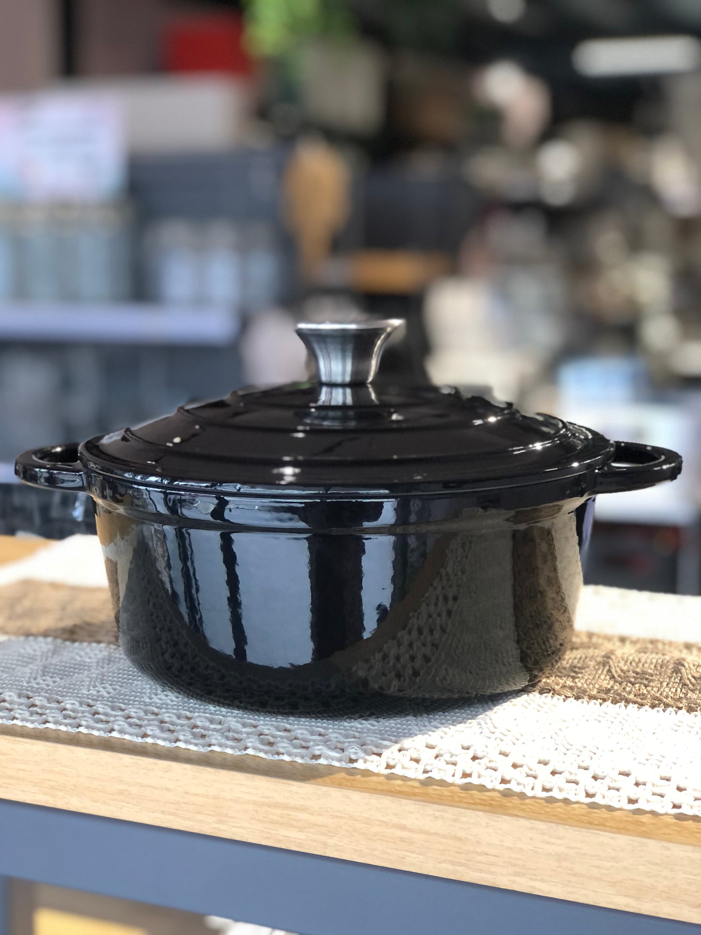 SRÍMUKÄ Cast Iron Enamel pot