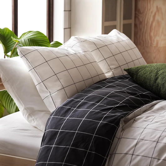 VITKLÖVER Duvet cover and pillowcase, white black/check150x200/50x80 cm